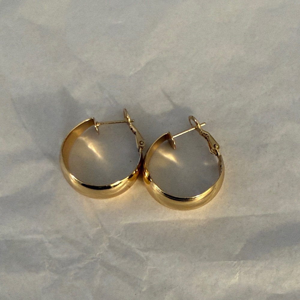 Elegant Costume Jewelry Gold Hoop Earrings Set - Picture 5 of 5